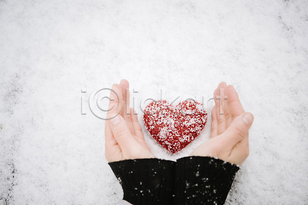 사랑 즐거움 신체부위 JPG 포토 하이앵글 겨울 겨울풍경 눈(날씨) 손 손짓 야외 오브젝트 주간 하트