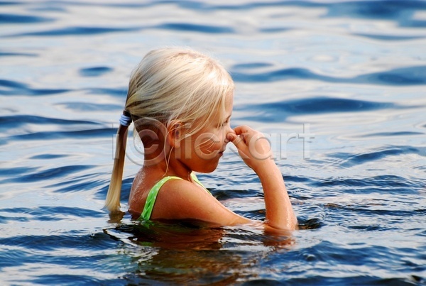 한명 JPG 포토 해외이미지 가족 노르웨이 놀이 다이빙 라이프스타일 물 바다 수영 스칸디나비아 스포츠 야외 여름(계절) 운동 휴가