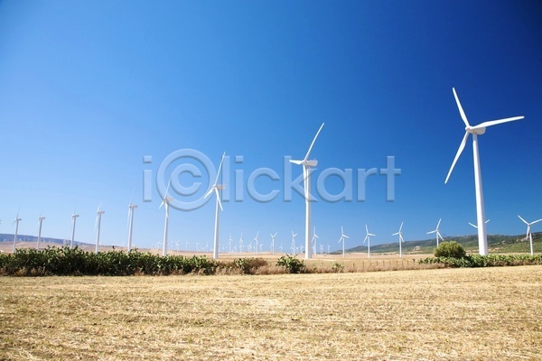 사람없음 JPG 포토 해외이미지 구름(자연) 그룹 나선형 바람 방앗간 밭 봉 산업 스페인 안달루시아 에너지 유럽 탑 파란색 풍차 프로펠러 하늘 흰색 힘