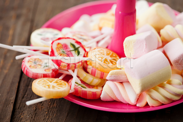 사람없음 JPG 포토 해외이미지 나무배경 마시멜로우 사탕 접시