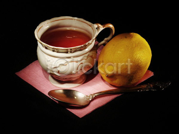 뜨거움 사람없음 JPG 포토 해외이미지 검은색 냅킨 레몬 물 백자 숟가락 아침 아침식사 음료 작음 저녁식사 차(음료) 찻잔 컵 티스푼 흰색