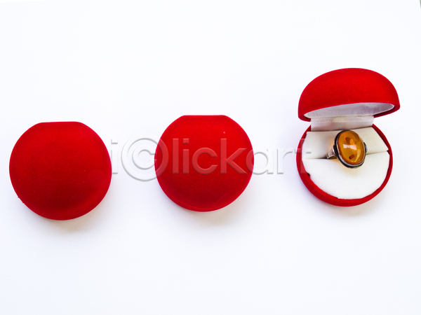 고급 우아함 축하 사람없음 JPG 포토 해외이미지 결혼 결혼식 고립 기념일 다이아몬드 반지 발렌타인데이 보물 보석 빨간색 상자 선물 심볼 약혼 오픈 우주 원형 장식 컨테이너 터키석 통일 하트 흰배경