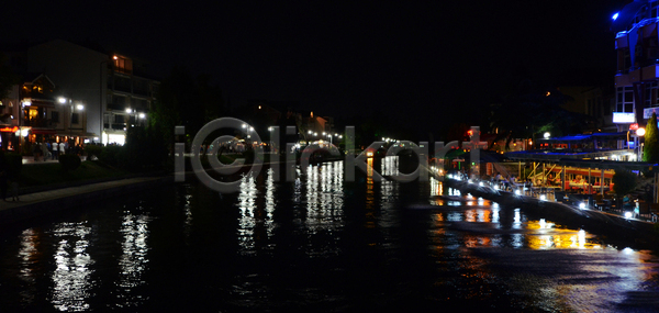 사람 사람없음 JPG 포토 해외이미지 8월 9월 강 도시 마케도니아 물 반사 야간 전등 해외포토 호수 호텔