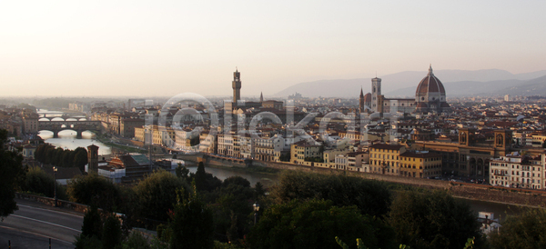 사람없음 JPG 포토 해외이미지 가로 대성당 르네상스 성당 수평선 스카이라인 이탈리아 일몰 저녁 종탑 토스카나 피렌체 해외포토 햇빛 황혼