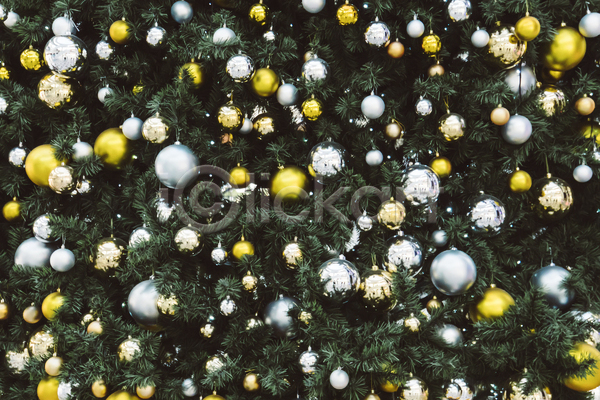 새로움 축하 사람없음 JPG 포토 해외이미지 12월 겨울 계절 공 기념 나무 나뭇가지 내부 노란색 디자인 백그라운드 불꽃(불) 빛 선물 소나무 신용카드 야간 연도 유리 은색 장식 전나무 전통 주택 초록색 축제 크리스마스 파란색 황금 회색 휴가 흰색