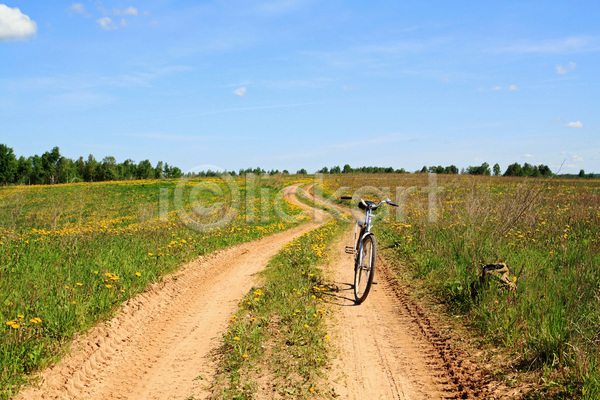 사람없음 JPG 포토 해외이미지 길 시골 야외 자전거 주간 초원(자연) 풍경(경치) 하늘