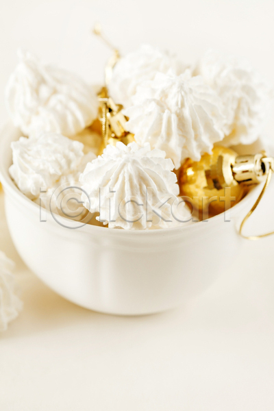 달콤 사람없음 JPG 포토 해외이미지 머랭 머랭쿠키 서양음식 실내 오너먼트 컵 쿠키 크리스마스 흰배경