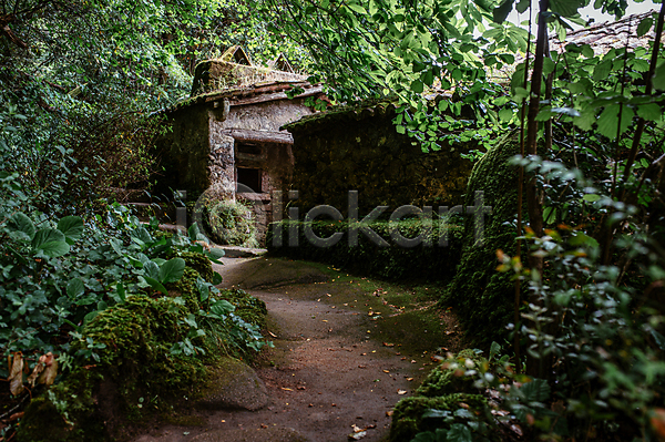 사람없음 JPG 포토 건물 나뭇잎 사원 성지 숲 숲길 신트라 야외 유럽풍경 이끼 주간 포르투갈 해외풍경
