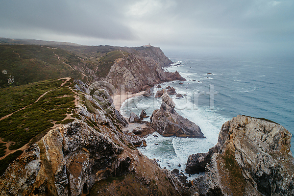 사람없음 JPG 포토 항공촬영 대서양 신트라 야외 유럽풍경 자연 전경 주간 파도 포르투갈 하늘 해변 해안절벽 해외풍경 흐림