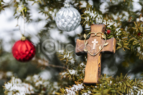 사람없음 JPG 포토 기독교 기독교용품 나무 백그라운드 숭배 십자가 야외 예배 오브젝트 장식볼 주간 찬양 크리스마스 크리스마스장식