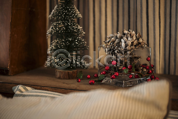 설레임 휴식 사람없음 JPG 포토 겨울 미니트리 솔방울 실내 열매 오브젝트 침대 크리스마스 크리스마스용품