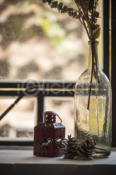 설레임 휴식 사람없음 JPG 포토 겨울 꽃 꽃병 램프 솔방울 실내 오브젝트 창가 크리스마스 크리스마스용품