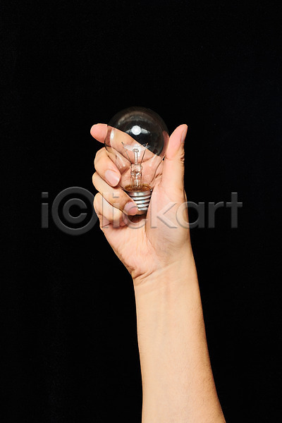40대 신체부위 JPG 포토 검은배경 들기 모션 스튜디오촬영 실내 오브젝트 전구 한손