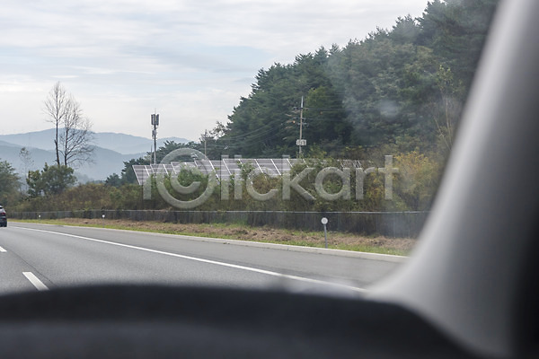 사람없음 JPG 포토 도로 드라이브 안전운전 야외 운전 자동차 주간 집열판 차안 풍경(경치)