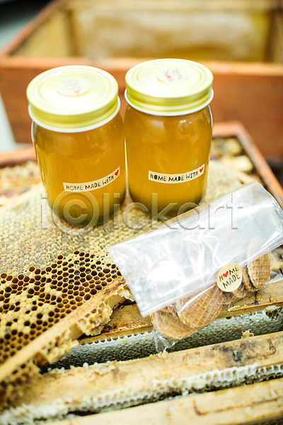 사람없음 JPG 포토 과자 꿀 꿀벌 농업 벌꿀 야외 양봉 양봉업 와플 유리병 체코 포장