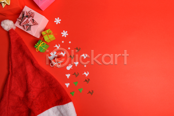 사람없음 JPG 포토 해외이미지 눈꽃 눈송이 루돌프 빨간배경 산타모자 선물상자 실내 천사 카피스페이스 크리스마스 크리스마스배경 크리스마스용품 트리모양