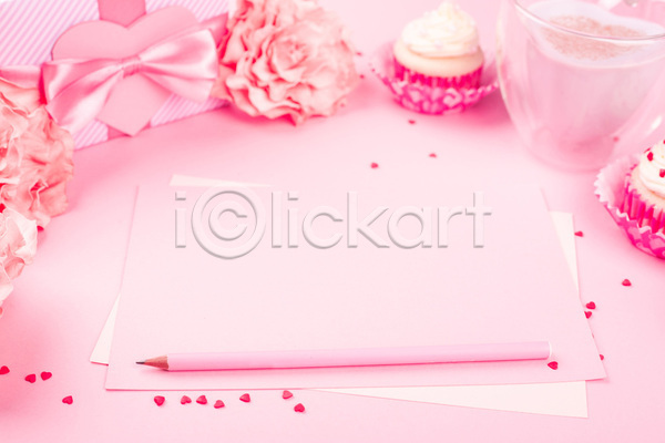 사람없음 JPG 포토 해외이미지 꽃 메시지 분홍색 상자 연필 카피스페이스 컵케이크 편지