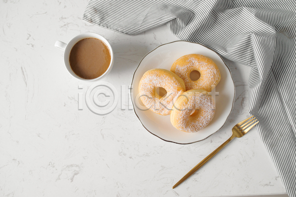 달콤 사람없음 JPG 포토 하이앵글 해외이미지 도넛 실내 접시 천(직물) 커피 커피잔 포크 흰배경