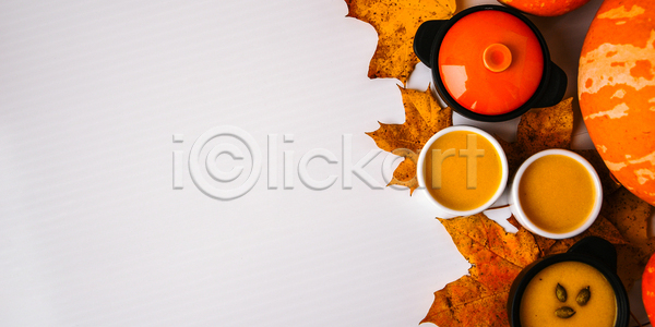 사람없음 JPG 포토 하이앵글 해외이미지 가을(계절) 그릇 낙엽 단호박수프 오브젝트 주황색 카피스페이스 호박