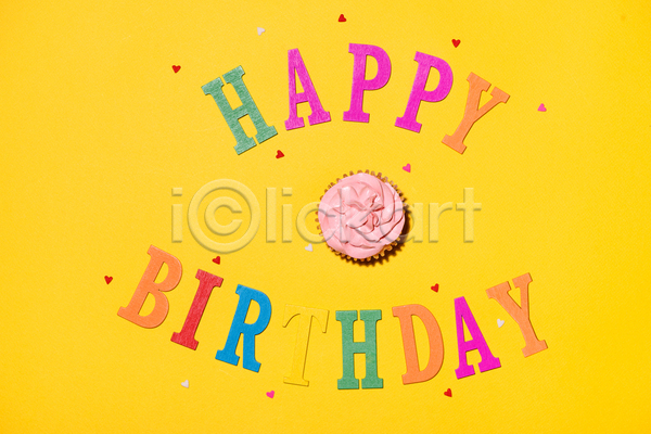 즐거움 축하 사람없음 JPG 포토 하이앵글 해외이미지 노란배경 생일 생일축하 실내 영어 컵케이크 파티 하트