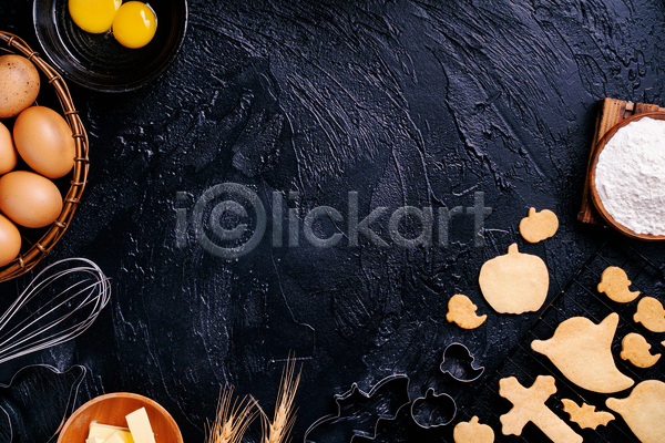 사람없음 JPG 포토 해외이미지 검은배경 계란 밀가루 바구니 백그라운드 버터 오브젝트 카피스페이스 컨셉 쿠키 쿠키틀 탁자 플랫 할로윈