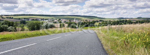 사람없음 JPG 포토 해외이미지 계절 구름 농업 농장 도로 밭 백그라운드 산업 샴페인 시골 식물 야외 양조장 언덕 여름 여행 와인 유럽 자연 초록색 파노라마 파란색 포도 포도나무 포도밭 풍경 프랑스 프랑스어 하늘 해외포토