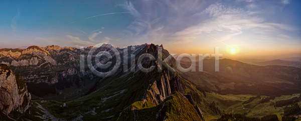 사람없음 JPG 포토 해외이미지 가장자리 경사 계곡 길 산 산등성이 스위스 알프스 야외 언덕 여행 오르기 오르막 유럽 일몰 일출 자국 자연 절정 정상 초록색 트래킹 파노라마 하이킹 해외포토