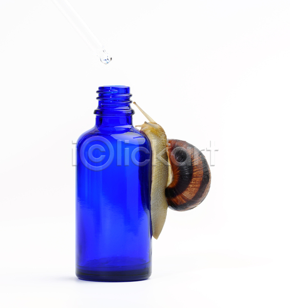 사람없음 JPG 포토 해외이미지 공병 달팽이(동물) 붙이기 실내 앰플 한마리 화장품 흰배경