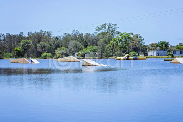 흥분 사람없음 JPG 포토 해외이미지 건강 공원 기술 라이프스타일 물 스키 스포츠 여름(계절) 자연 점프 젖음 포즈 호수 호주 휴가