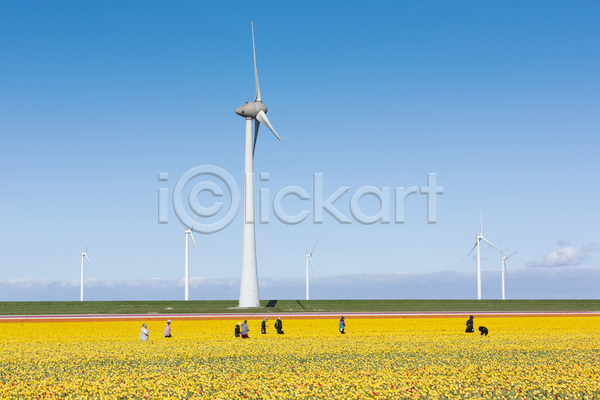 사람 여러명 JPG 포토 해외이미지 봄 야외 자연 주간 풍경(경치) 풍력에너지 하늘