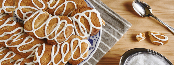 달콤 새로움 축하 행복 사람없음 JPG 포토 해외이미지 갈색 겨울 계절 굽기 나무 디자인 디저트 목재 배너 백그라운드 별 복고 빨간색 빵집 사인 사탕 선물 설탕 신용카드 심볼 연도 우주 음식 인사 장식 전통 종이 질감 초콜릿 컨셉 케이크 쿠키 크리스마스 텍스트 프레임 해외포토 핸드메이드 휴가 흰색