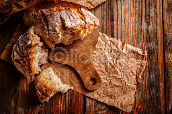 사람없음 JPG 포토 해외이미지 곡물빵 나무도마 나무배경 빵 종이