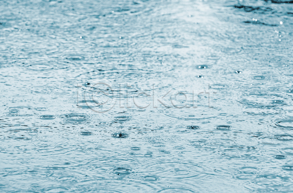 사람없음 JPG 포토 해외이미지 길바닥 물결파장 비(날씨) 야외 웅덩이 주간 풍경(경치) 하늘색