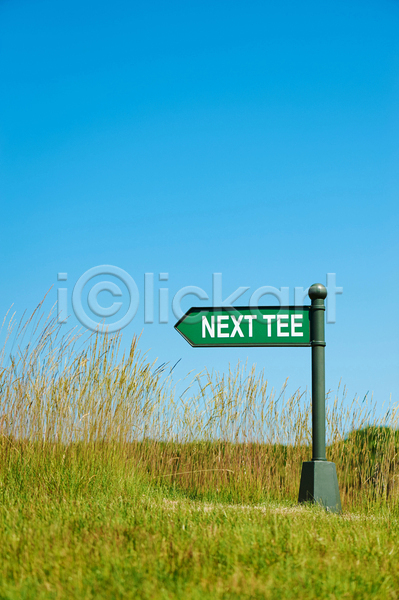 사람없음 JPG 포토 해외이미지 강의 게임 골퍼 골프 놀이 라이프스타일 방향 밭 사인 스포츠 야외 여름(계절) 초록색 클럽 파란색 페어웨이 풍경(경치) 플레이어 화살