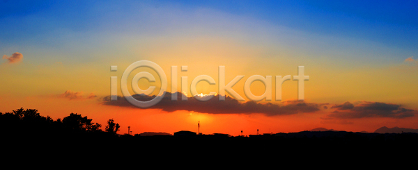 역동적 사람없음 JPG 실루엣 포토 해외이미지 공원 광선 구름 그림자 나무 낭만 내추럴 노란색 도시 루비 목재 미술 백그라운드 빛 빨간색 산 새벽 수목 숲 시골 아침 야외 언덕 여름 오렌지 우주 일몰 일출 자연 저녁 컬러풀 태양 파노라마 파란색 풍경 하늘 해외포토 환경 황금 황혼