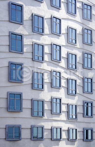 사람없음 JPG 포토 해외이미지 건물 고층빌딩 곡선 빌딩 야외 외관 주간 창문