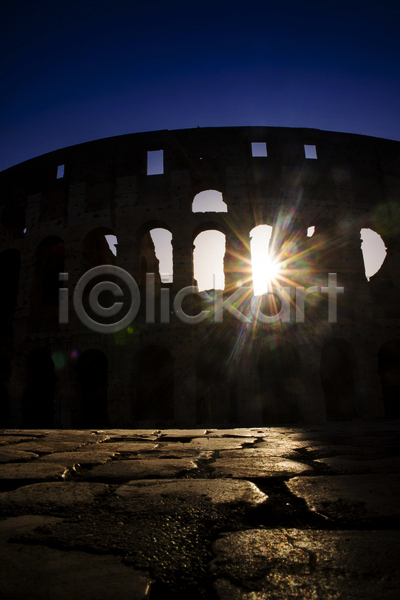 사람없음 JPG 실루엣 포토 해외이미지 건축물 건축양식 돌(바위) 로마 새벽 야외 이탈리아 주간 콜로세움 태양 햇빛