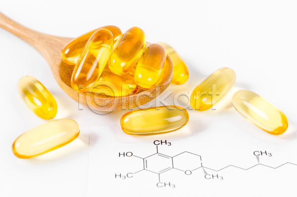 사람없음 JPG 포토 해외이미지 나무숟가락 노란색 실내 알약 약 의학 화학식 흰배경