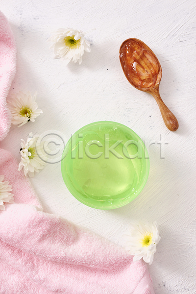 사람없음 JPG 포토 하이앵글 해외이미지 그릇 꽃 나무숟가락 수건 실내 알로에 알로에베라 알로에젤 피부관리 흰배경