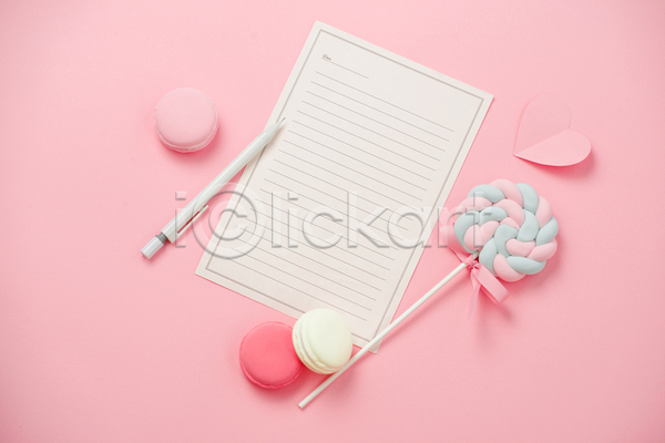 사람없음 JPG 포토 해외이미지 리본 마카롱 막대사탕 분홍색배경 샤프 세계여성의날 실내 종이 편지지 하트