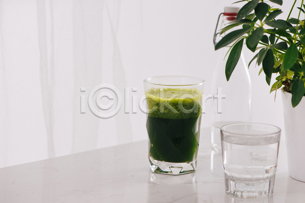 사람없음 JPG 포토 해외이미지 녹즙 다이어트 디톡스 물컵 백그라운드 식물 야채주스 잔 주스 주스잔 화분 흰배경