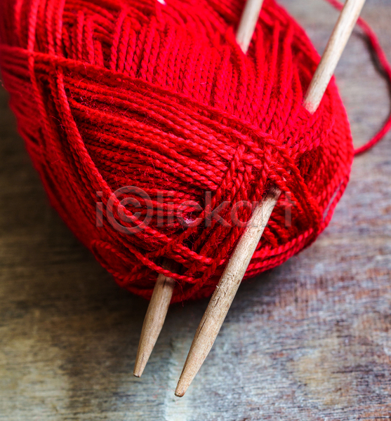 사람없음 JPG 근접촬영 포토 해외이미지 대바늘 뜨개질 빨간색 털실 핸드메이드