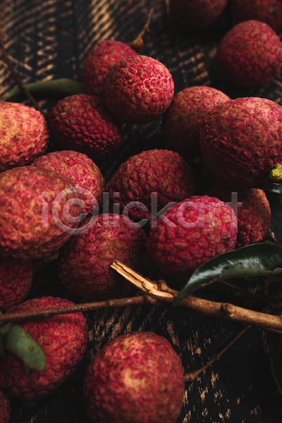 사람없음 JPG 포토 하이앵글 해외이미지 가로 과일 그룹 바구니 빨간색 잎 자연 컬러풀 탁자