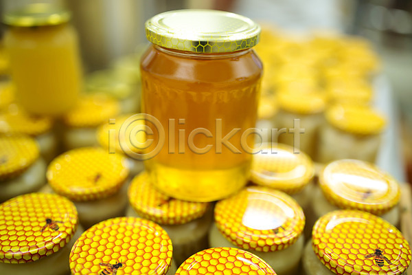 사람없음 JPG 포토 꿀 꿀벌 농업 벌꿀 야외 양봉 양봉업 유리병 체코