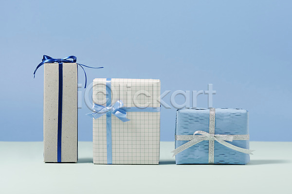 축하 사람없음 JPG 포토 리본 선물 선물상자 선물포장 세개 스튜디오촬영 실내 오브젝트 이벤트 파란배경 파란색 하늘색