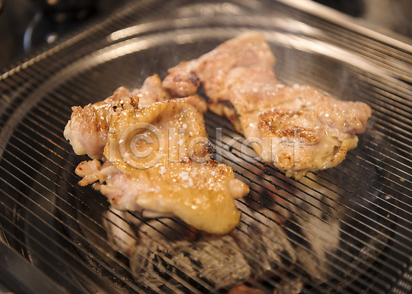 사람없음 JPG 포토 굽기 닭고기 소금구이 숯불구이 숯불닭갈비 식당 실내 안주 음식 화로