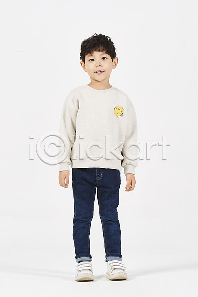 즐거움 남자 소년한명만 어린이 한국인 한명 JPG 앞모습 포토 누끼 모션 미소(표정) 서기 스튜디오촬영 실내 전신 흰배경
