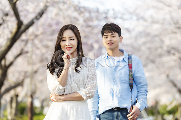 다정 사랑 행복 20대 30대 남자 두명 사람 성인 성인만 여자 한국인 JPG 앞모습 포토 국내여행 데이트 맑음 미소(표정) 벚꽃 벚꽃축제 봄 상반신 서기 야외 여행 제주도 제주도여행 주간 커플 커플라이프