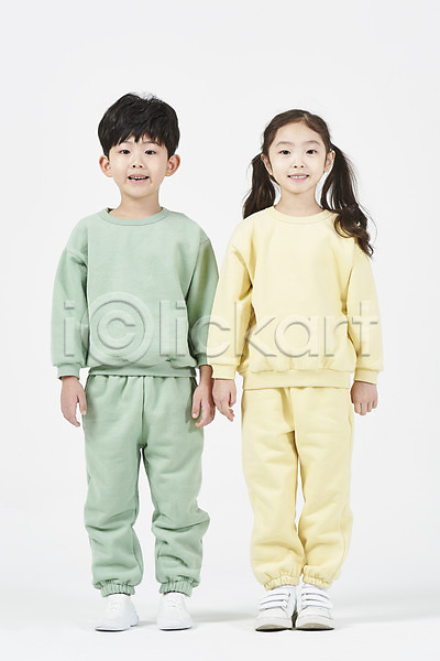 즐거움 남자 두명 어린이 어린이만 여자 한국인 JPG 앞모습 포토 건강 서기 스튜디오촬영 실내 전신 친구 흰배경