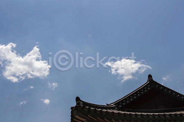사람없음 JPG 포토 관광지 구름(자연) 불교 사찰 야외 절 주간 지붕 하늘 한국 흥국사